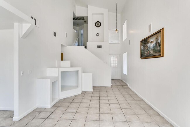 Building Photo - 3 Bedroom, 2 Story Home with Vaulted Ceili...