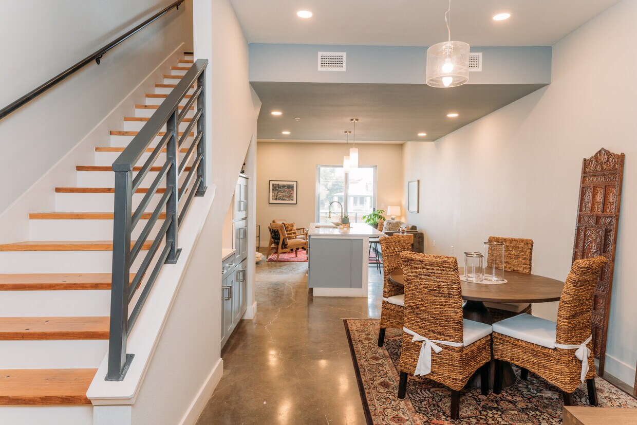 Photo - 210 W Peden Alley (San Antonio, TX)