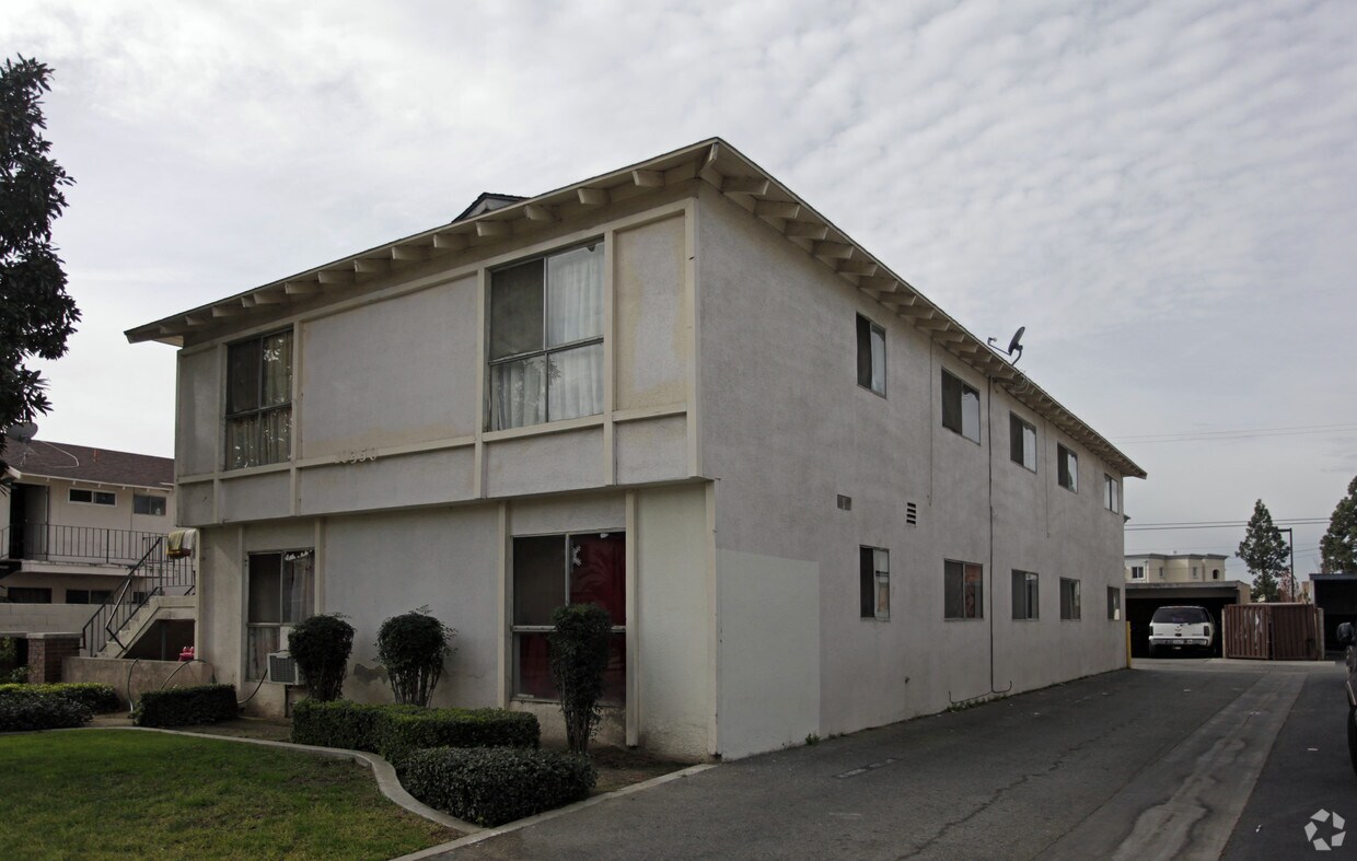 Building Photo - 10350 Pradera Ave