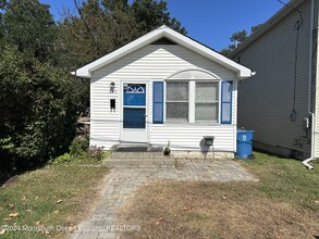 Building Photo - 143 8th St