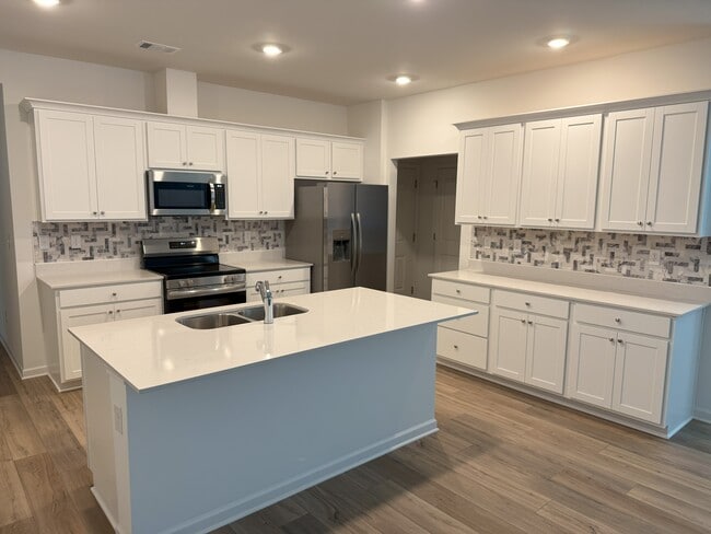 Kitchen w/marble backsplash - 208 Overton Dr