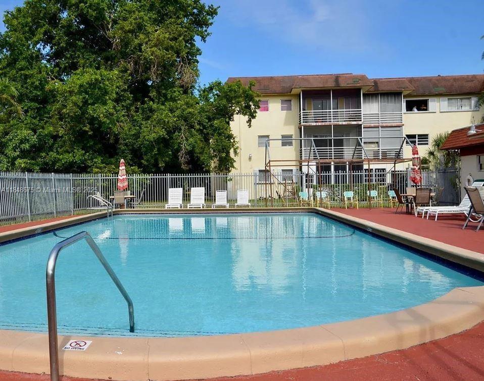 Foto principal - 4047 NW 16th St
