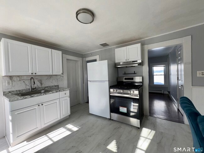 Building Photo - 24 Iowa St