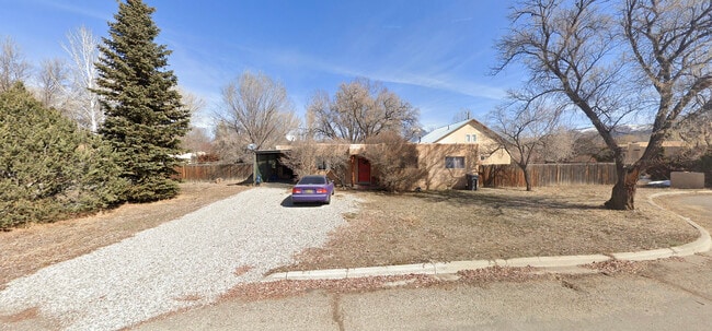 House and Studio - 223 Victor Ct