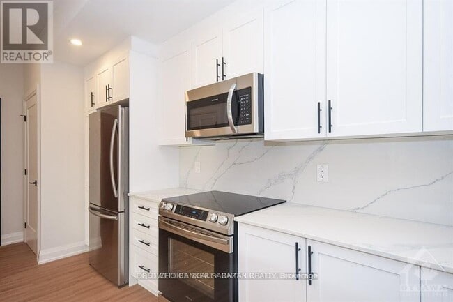 Building Photo - 15 Monk St