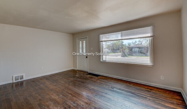 Foto del edificio - 2561 Harrison St