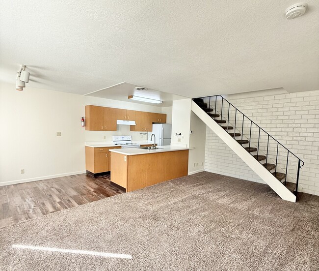 Building Photo - 2120 Chrysler Dr