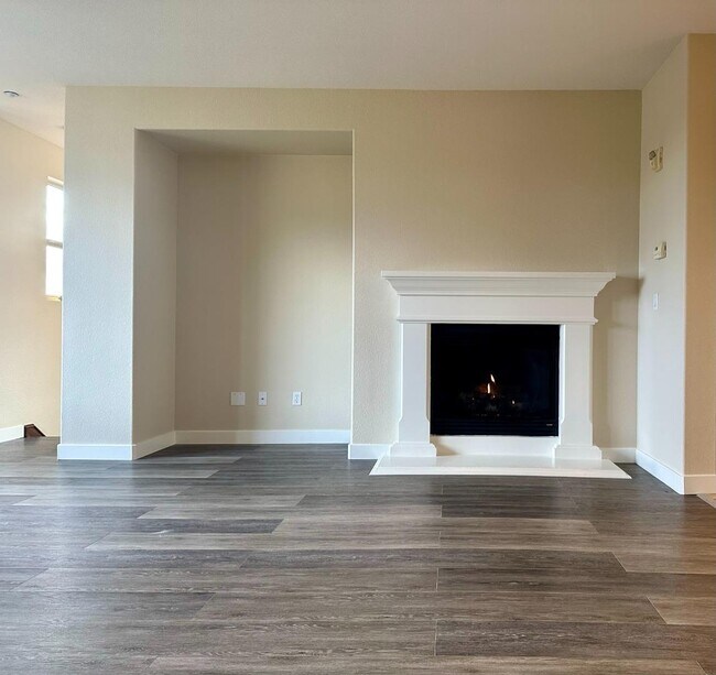 Building Photo - 6425 Blue Rock Ct