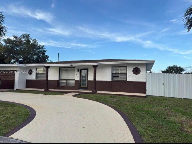 Building Photo - 3151 SW 37th Ave