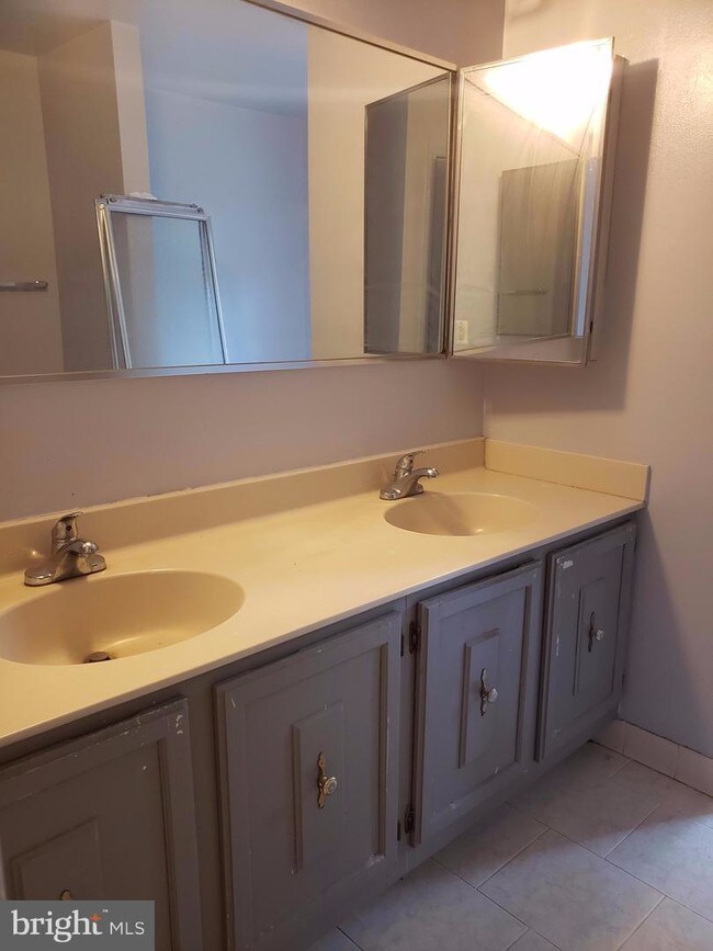 Foto del edificio - 9211 Briary Ln