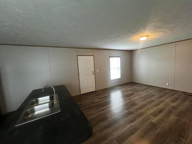 Building Photo - 207 Peach St