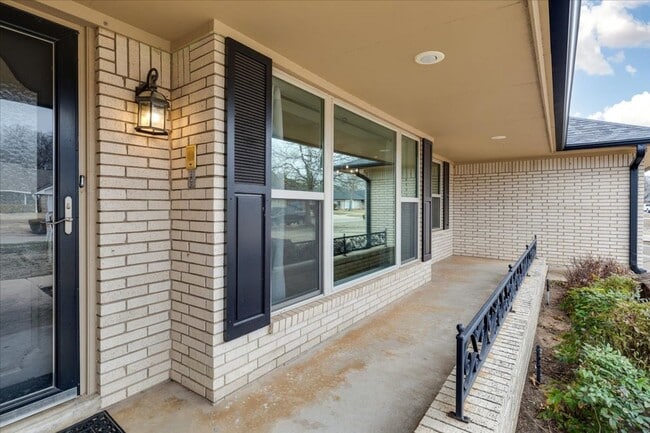 Building Photo - 7522 NW Stonegate Dr