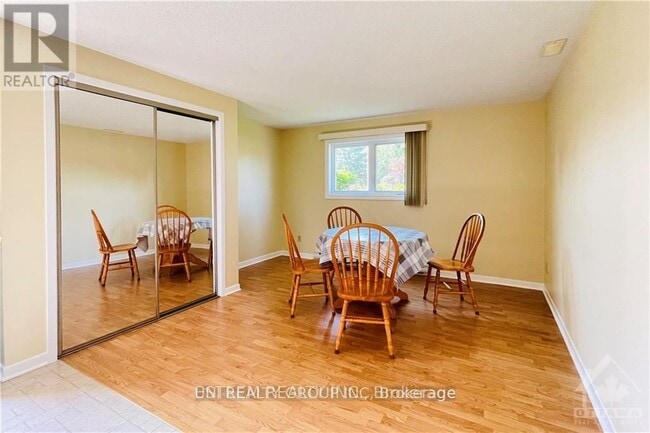 Photo du bâtiment - 127B CENTENAIRE AVENUE