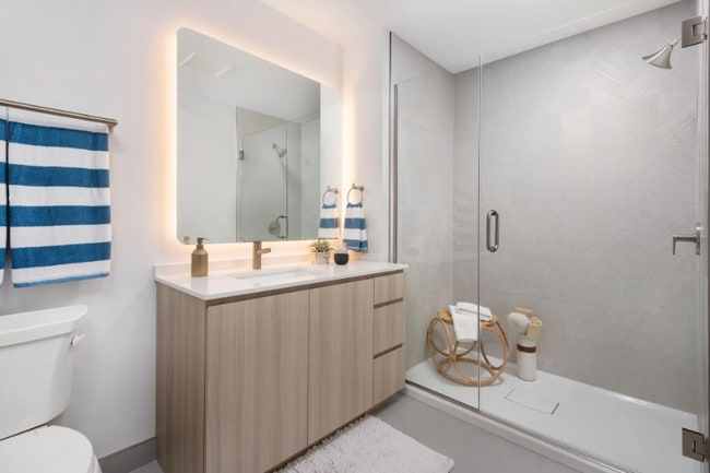 Photo - 565 S Damen Ave Apartment