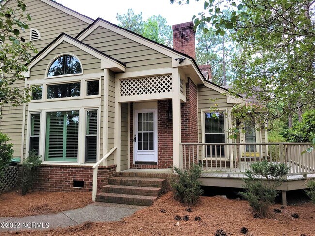 Building Photo - 301 Hampton Dr