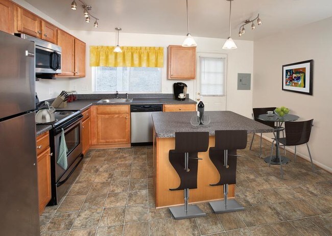 Cocina/comedor modelo de Caraway - The Landing at Oyster Point