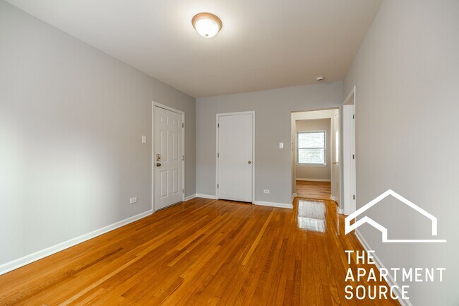 Foto del edificio - 5746 N Winthrop Ave