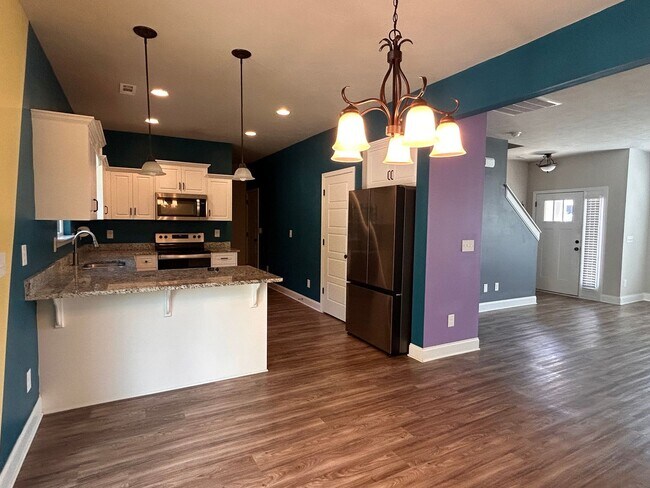 Building Photo - 204 Pebble Ln