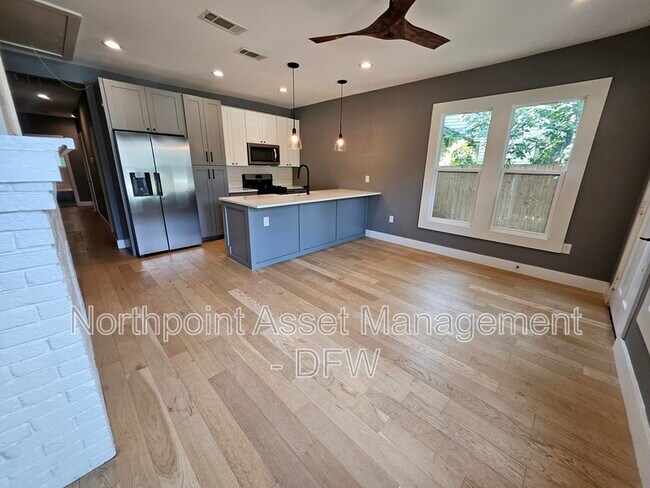 Building Photo - 206 N Waverly Dr