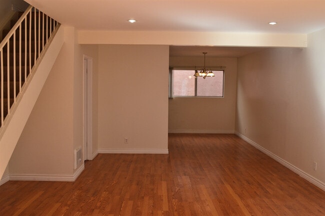 Building Photo - 719 N Eucalyptus Ave