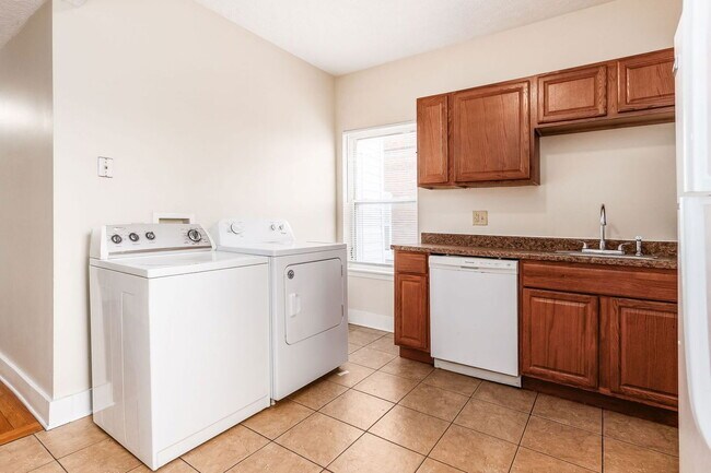 Foto del edificio - 1371 Summit St