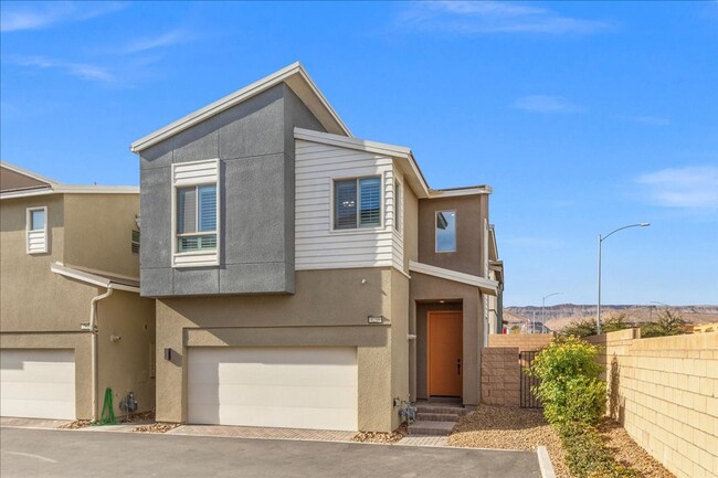 Building Photo - Beautiful and Highly Upgraded Townhome!