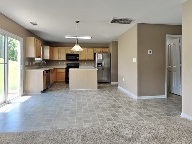 Building Photo - Spacious 4 bed 2.5 bath home!