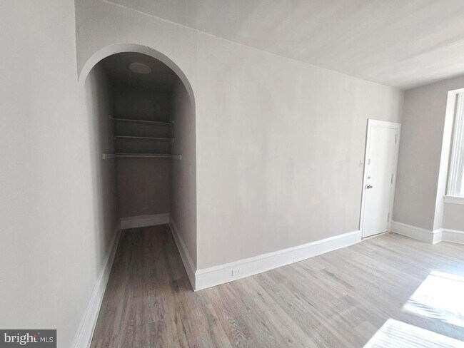 Foto del edificio - 5358 Woodland Ave