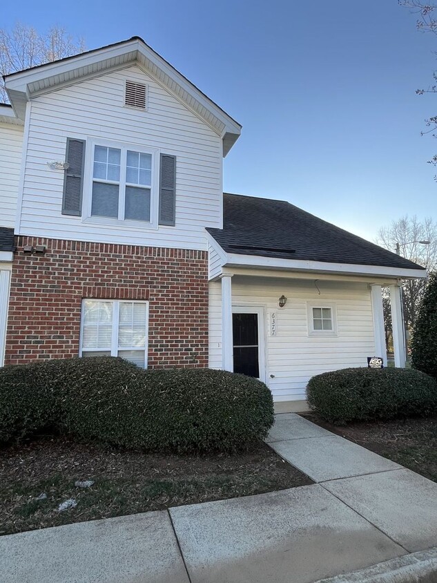 Primary Photo - 2 Story, 3 Bed, 2.5 Bath End Unit Townhome...