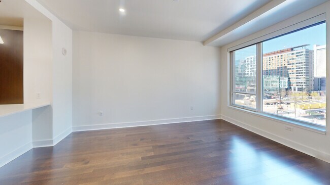 Interior Photo - 100 Pier 4