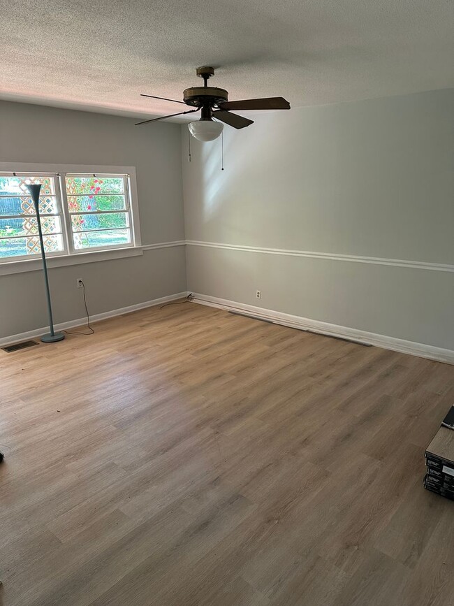 Foto del edificio - Coming up 810/25 Modest private home