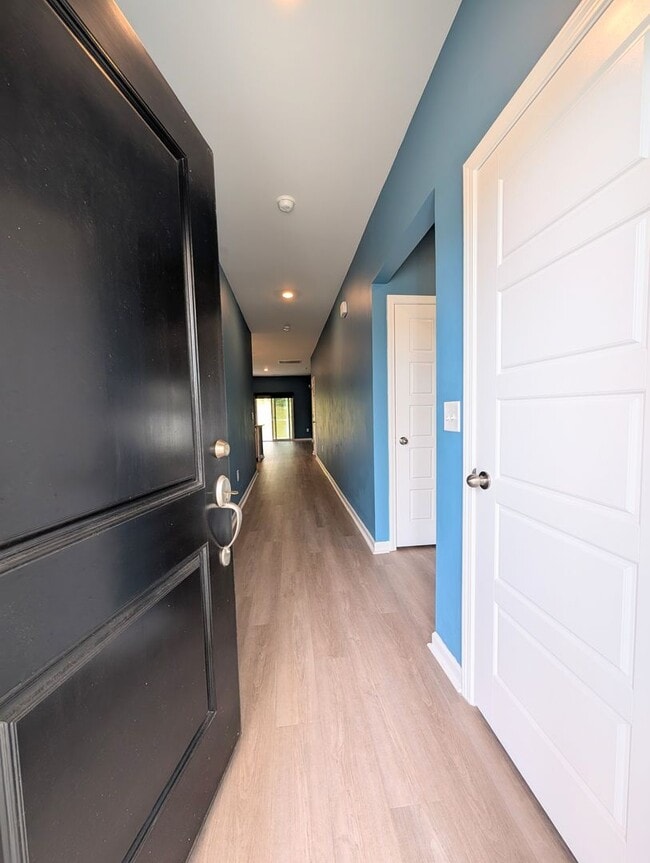 Foto del edificio - Charming 3-Bed, 2-Bath Home in Carolina Lakes - Long Term Rental