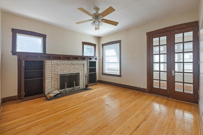 Foto del edificio - 1448 E 72nd Pl