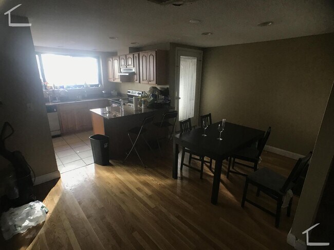 Foto del edificio - Charming 3 Bedroom-No Broker Fee