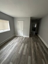 Building Photo - 254 Long Ln