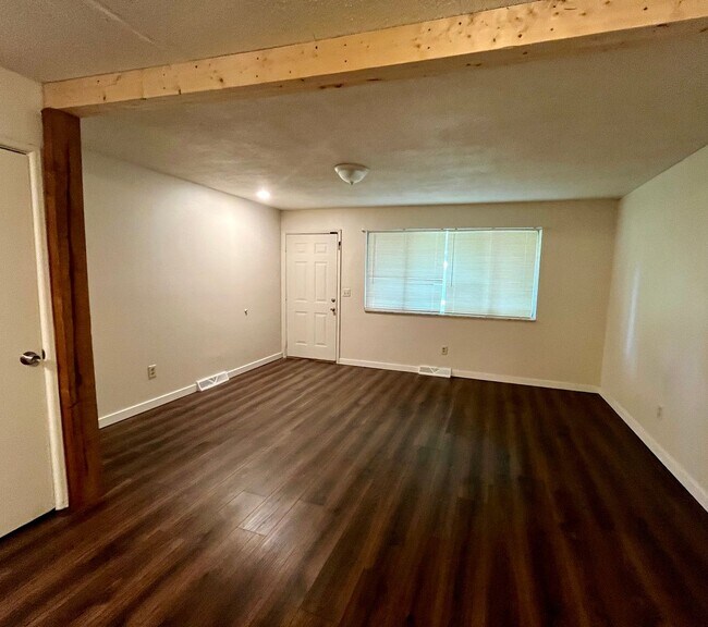 Building Photo - 505 Kansas