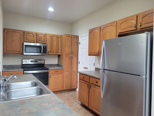 Building Photo - 2029 Powell Dr