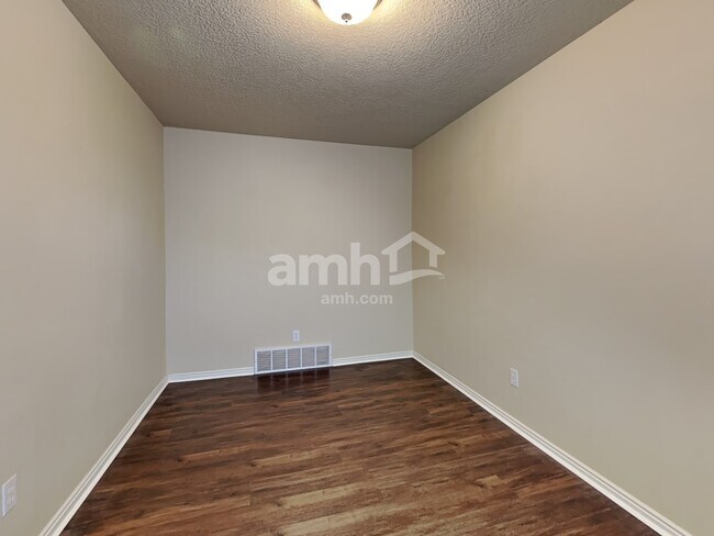 Foto del edificio - 10555 N Doral Drive