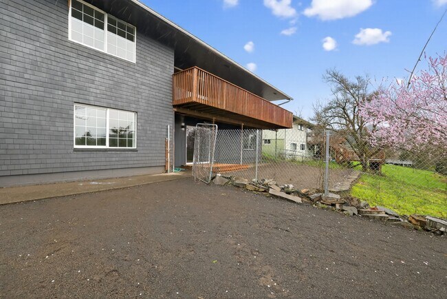 Foto del edificio - 2404 Bloyd St