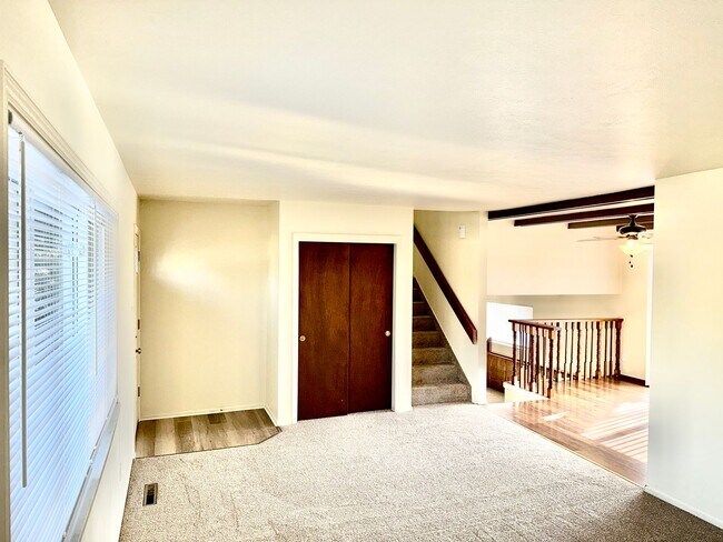 Foto del edificio - Three Bedroom Tri-Level Home in Garden Ranch