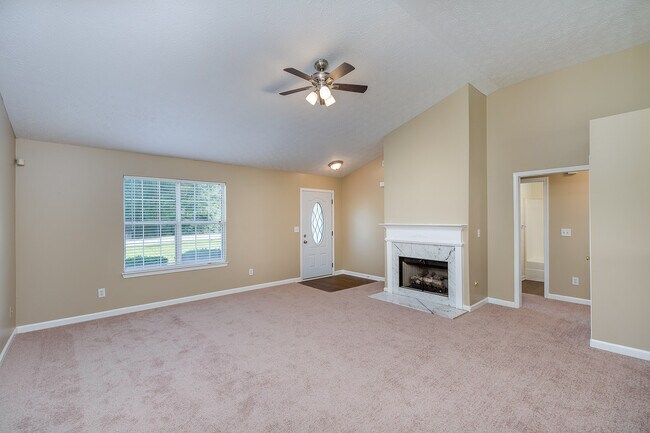 Building Photo - Charming 3BR / 2 Bath Ranch Home in Griffi...