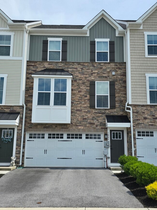 Building Photo - 1066 Rosecroft Ln