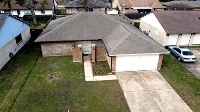 Building Photo - 13610 Piney Oaks Dr