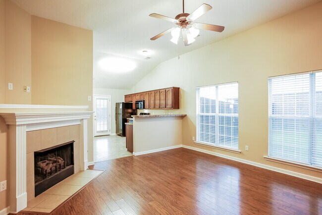 Building Photo - 10325 Cottage Oaks Dr