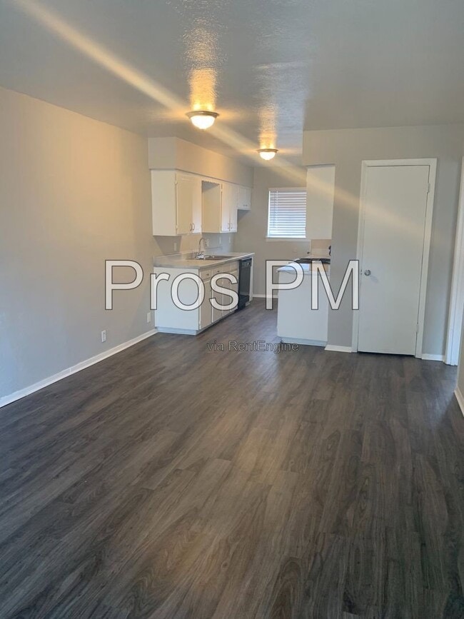 Interior Photo - Monarch Court
