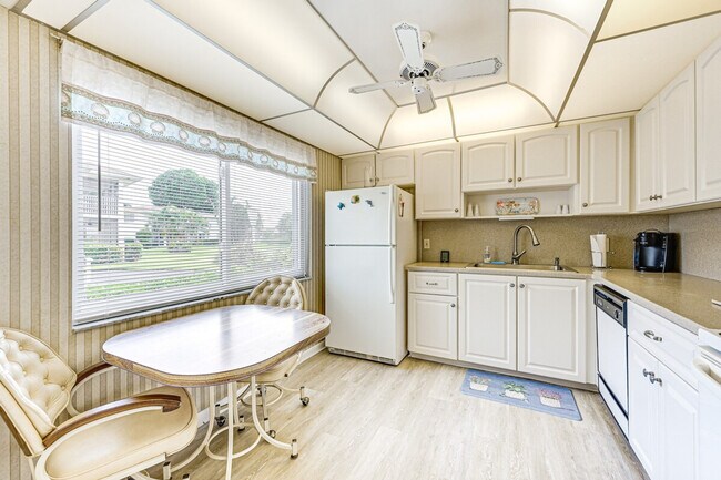 Foto del edificio - 432 Teryl Rd