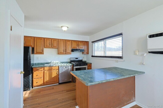 Foto del edificio - 25 Pierces Rd