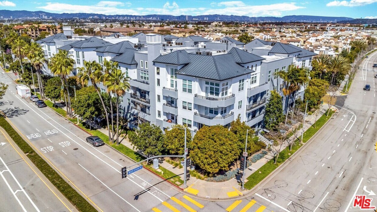 Primary Photo - 7100 Playa Vista Dr