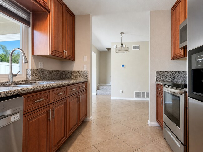 Building Photo - Park Place Bluffs Corner Unit