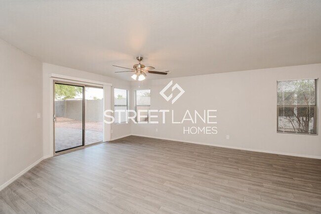 Foto del edificio - REDUCED! - NOW OFFERING $1000 OFF THE FIRS...